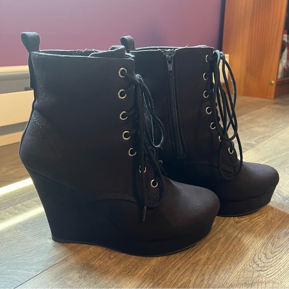 Shi by Journey’s Suede Wedge Boot Heels - Picture 2 of 8